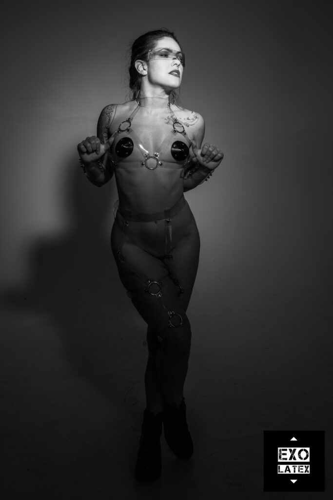 Exo Latex_YAllahverdiyev_Camille_2022-2579